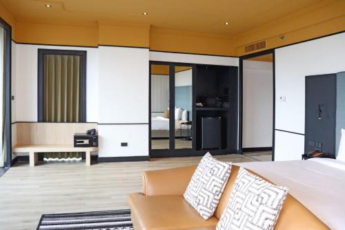 the quarter saphan khwai by uhg