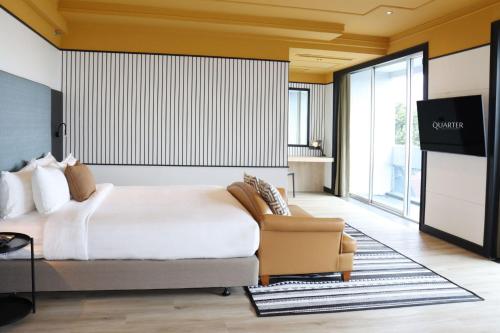 the quarter saphan khwai by uhg