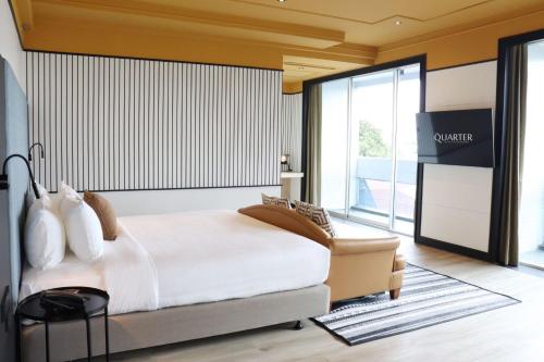 the quarter saphan khwai by uhg