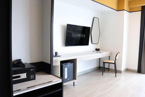 the quarter saphan khwai by uhg