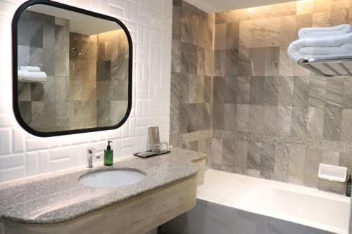the quarter saphan khwai by uhg