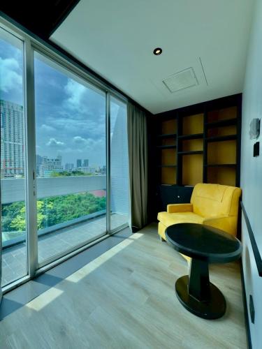 the quarter saphan khwai by uhg