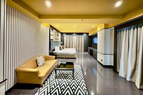 the quarter saphan khwai by uhg