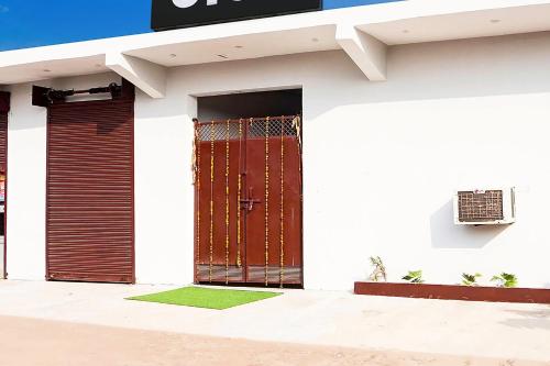 spot on hotel lakshya ghatampur