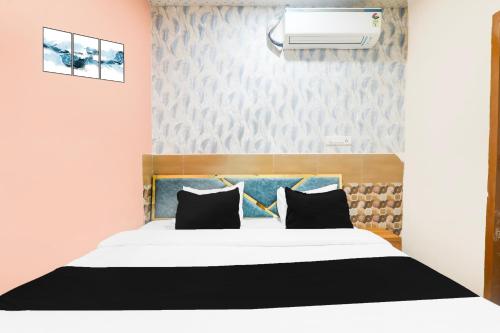 Hotel O V. K Palace Inn,,3 star