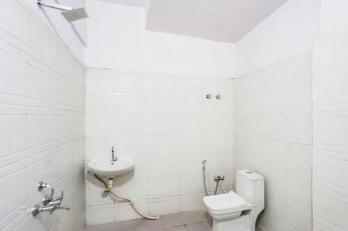 super hotel o maharaja near by vinayak hospital gali no 5