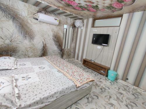 Tejas Dream House,,3 star