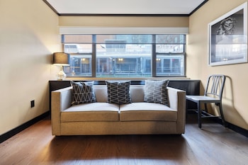 Hudson Yards Hotel,,2 star
