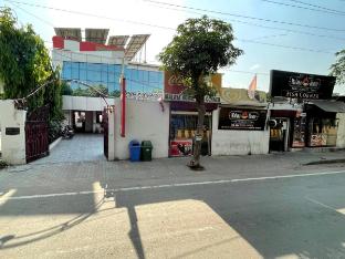 malaya house couples family corporate