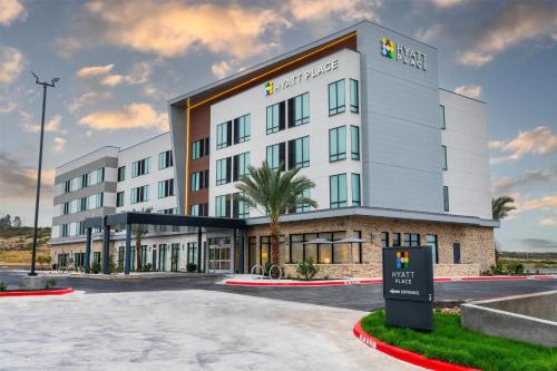 hyatt place eagle pass