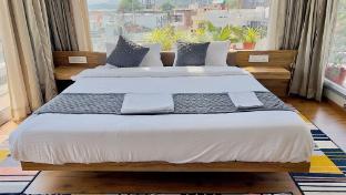 hotel pushp sara lake view