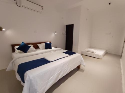 Srikrishna Paradise,,2 star