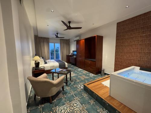 Madras Chronicle Bay Resort & Spa,,3 star