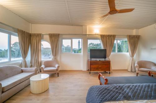 Madras Chronicle Bay Resort & Spa,,3 star