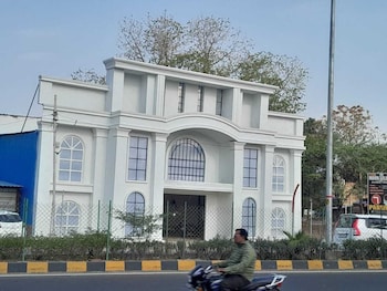 moonvilla banquet and hotels