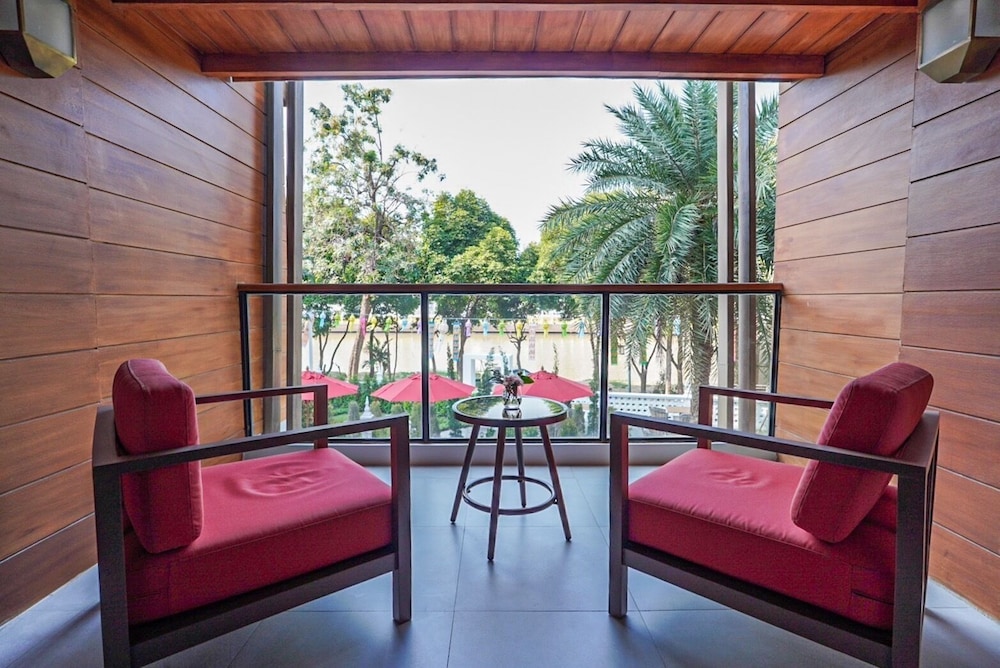 march hotel and suite chiang mai