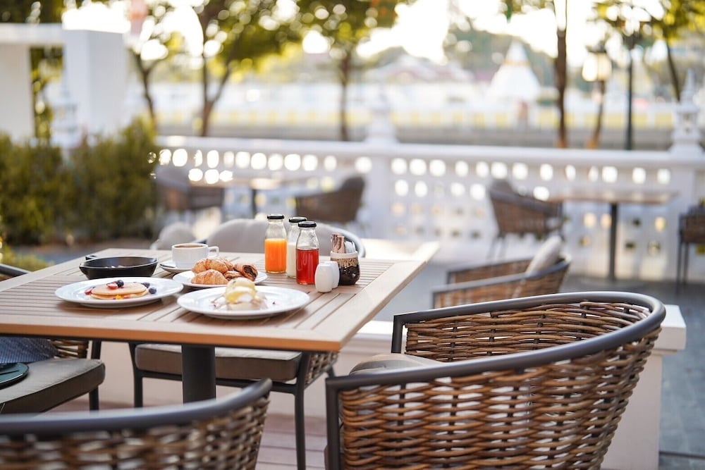 march hotel and suite chiang mai