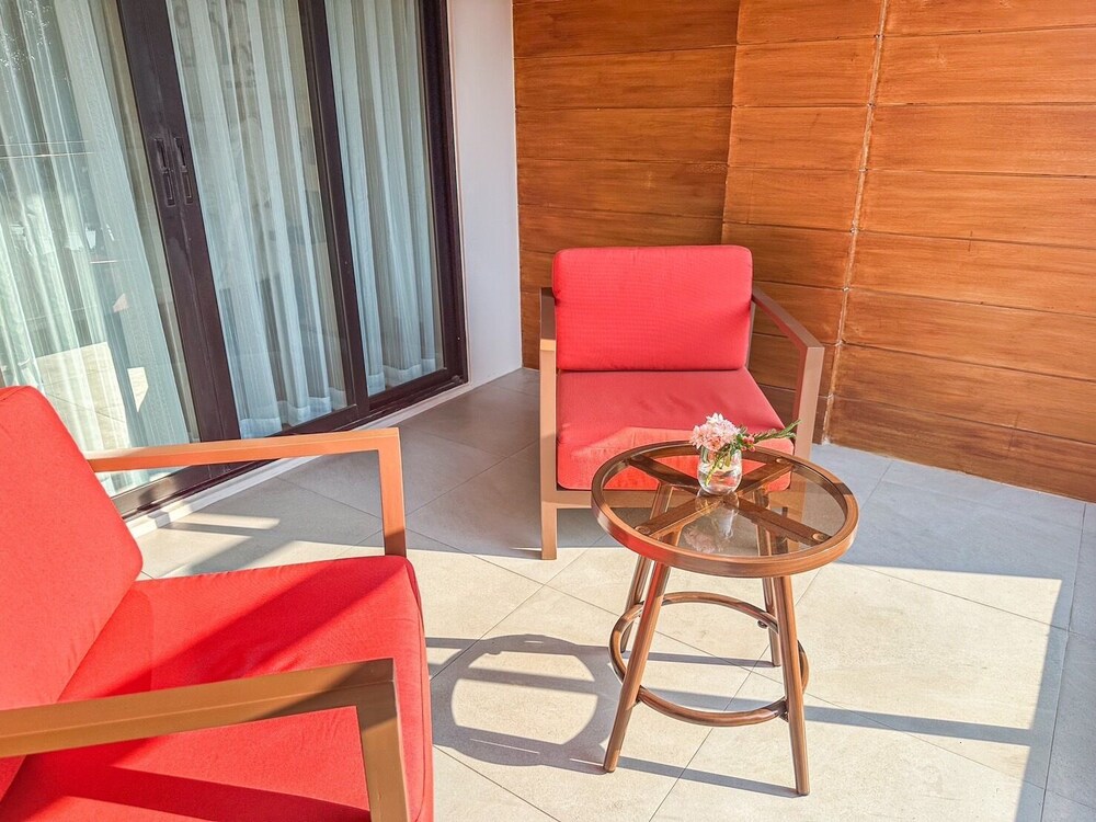 march hotel and suite chiang mai