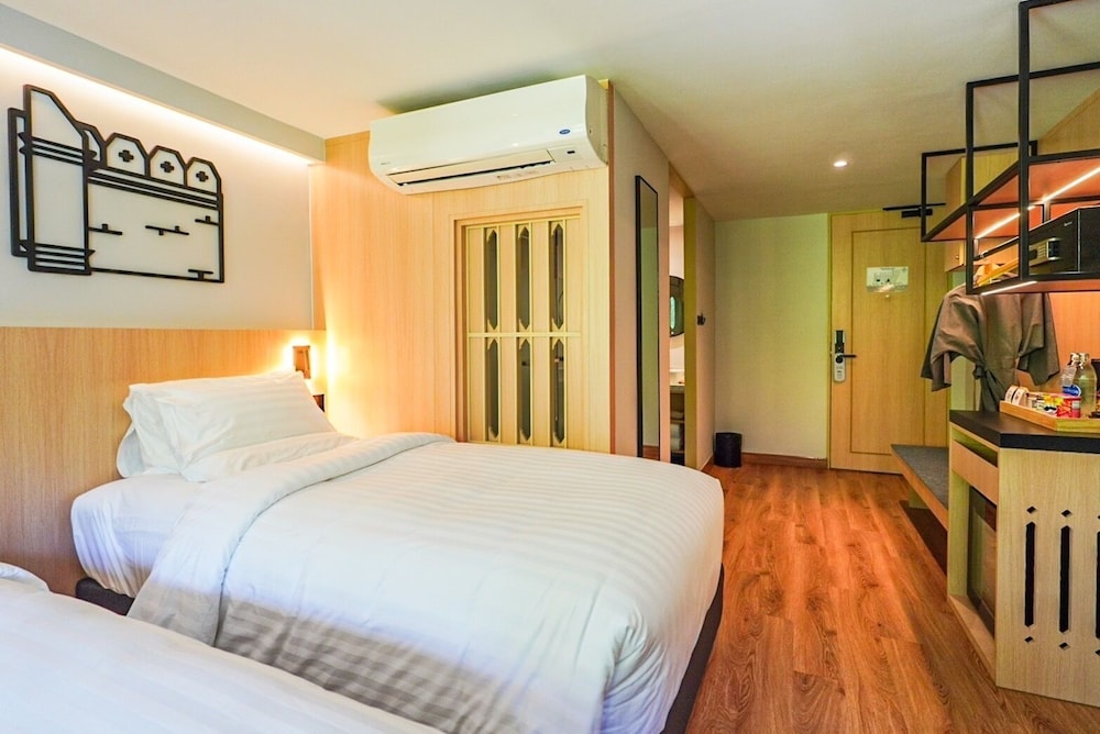 march hotel and suite chiang mai
