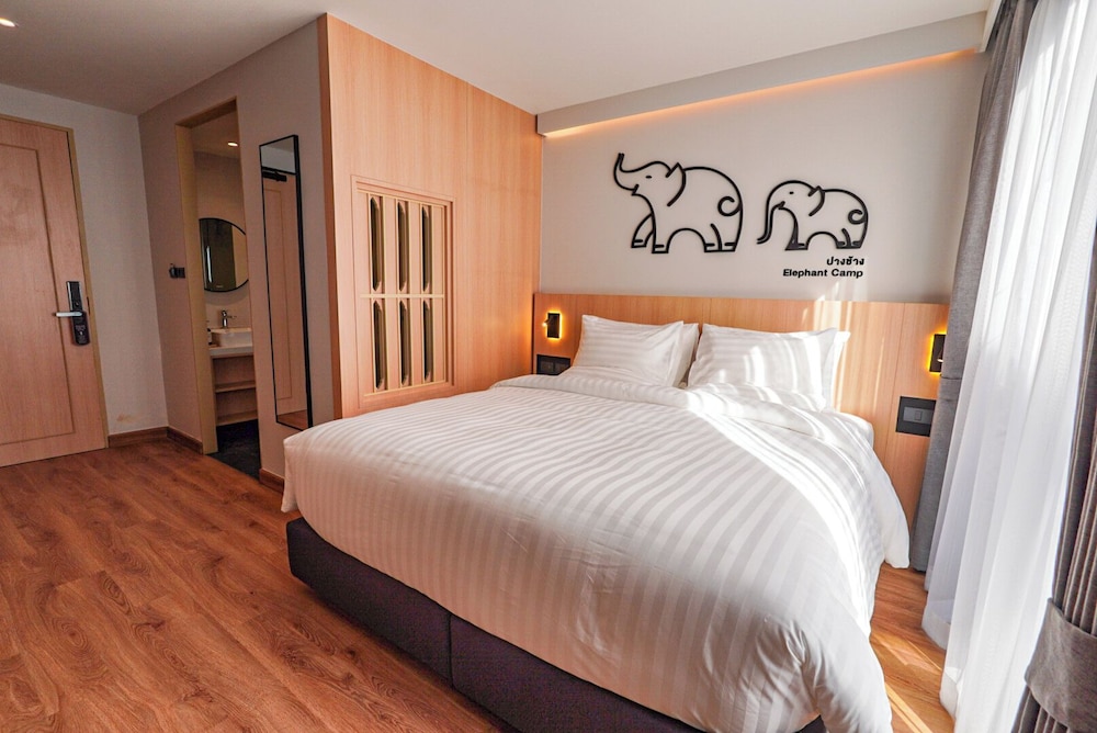 march hotel and suite chiang mai