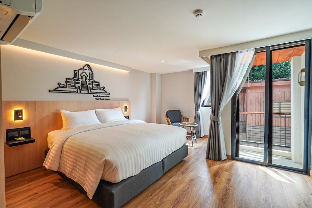 march hotel and suite chiang mai