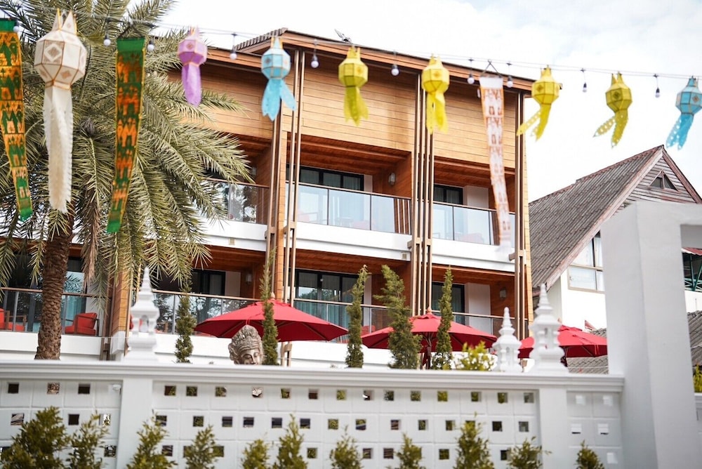 march hotel and suite chiang mai