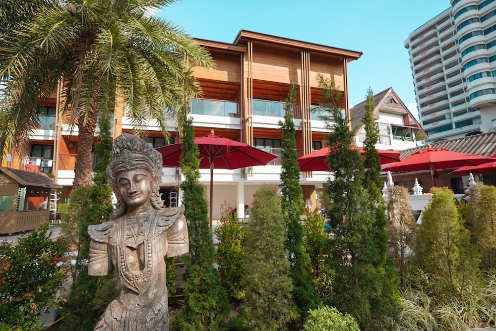 march hotel and suite chiang mai