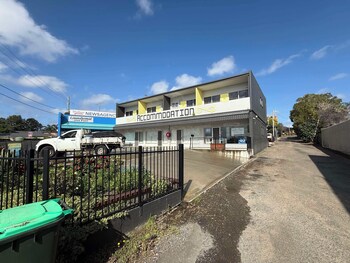Manning River Motel,,2 star