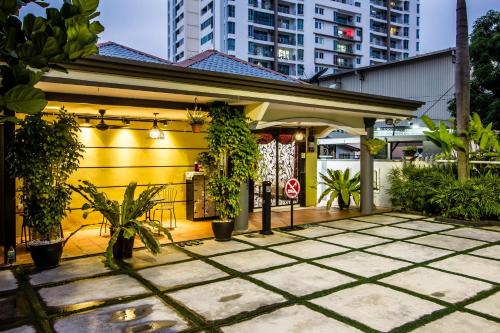 surprised homestay by ubook