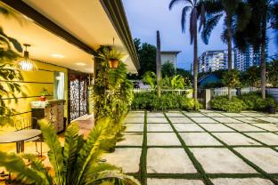 surprised homestay by ubook