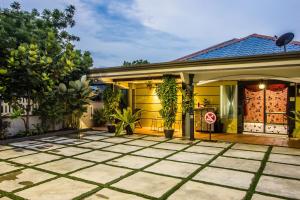 surprised homestay by ubook