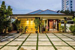 surprised homestay by ubook