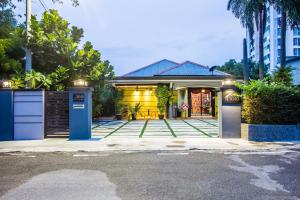 surprised homestay by ubook