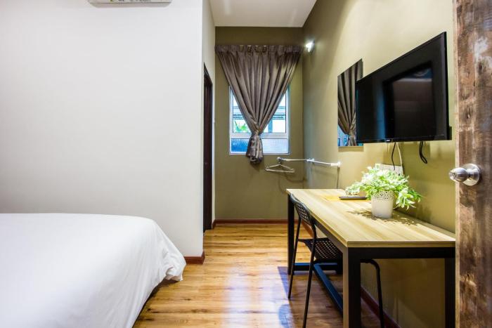 surprised homestay by ubook