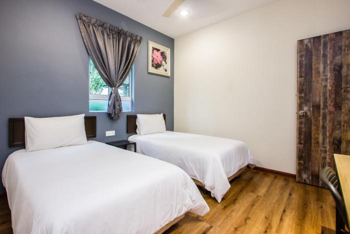 surprised homestay by ubook