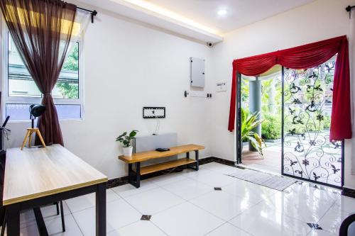 surprised homestay by ubook