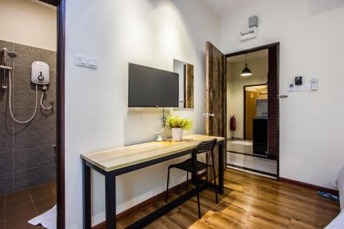 surprised homestay by ubook