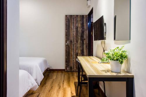 surprised homestay by ubook