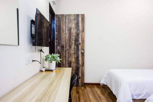 surprised homestay by ubook
