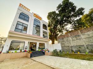 raghuveer sadan near ram mandir 10 min walk