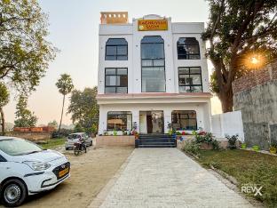 raghuveer sadan near ram mandir 10 min walk