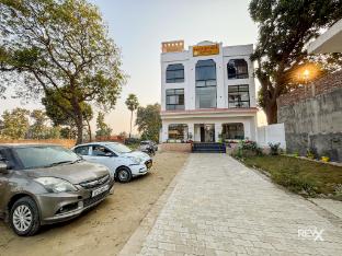 raghuveer sadan near ram mandir 10 min walk