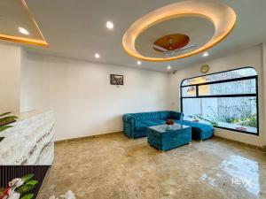 raghuveer sadan near ram mandir 10 min walk