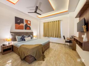 raghuveer sadan near ram mandir 10 min walk