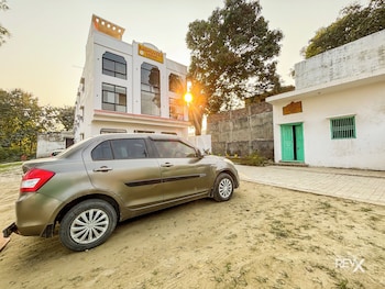 raghuveer sadan near ram mandir 10 min walk