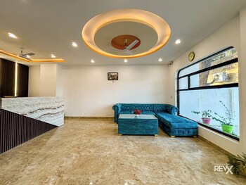 raghuveer sadan near ram mandir 10 min walk