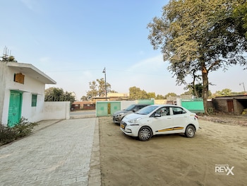 raghuveer sadan near ram mandir 10 min walk