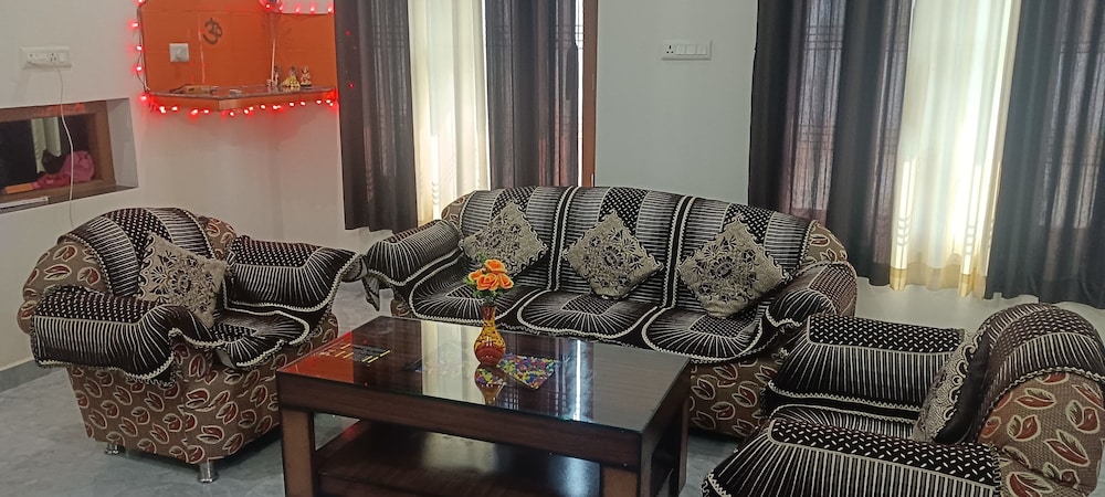 hariom home stay by grb