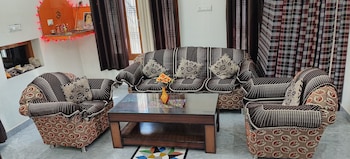 hariom home stay by grb