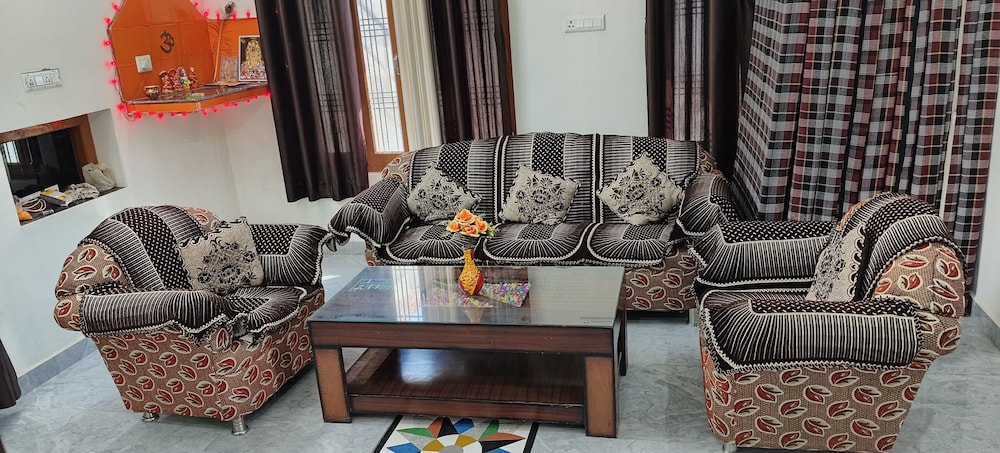 hariom home stay by grb